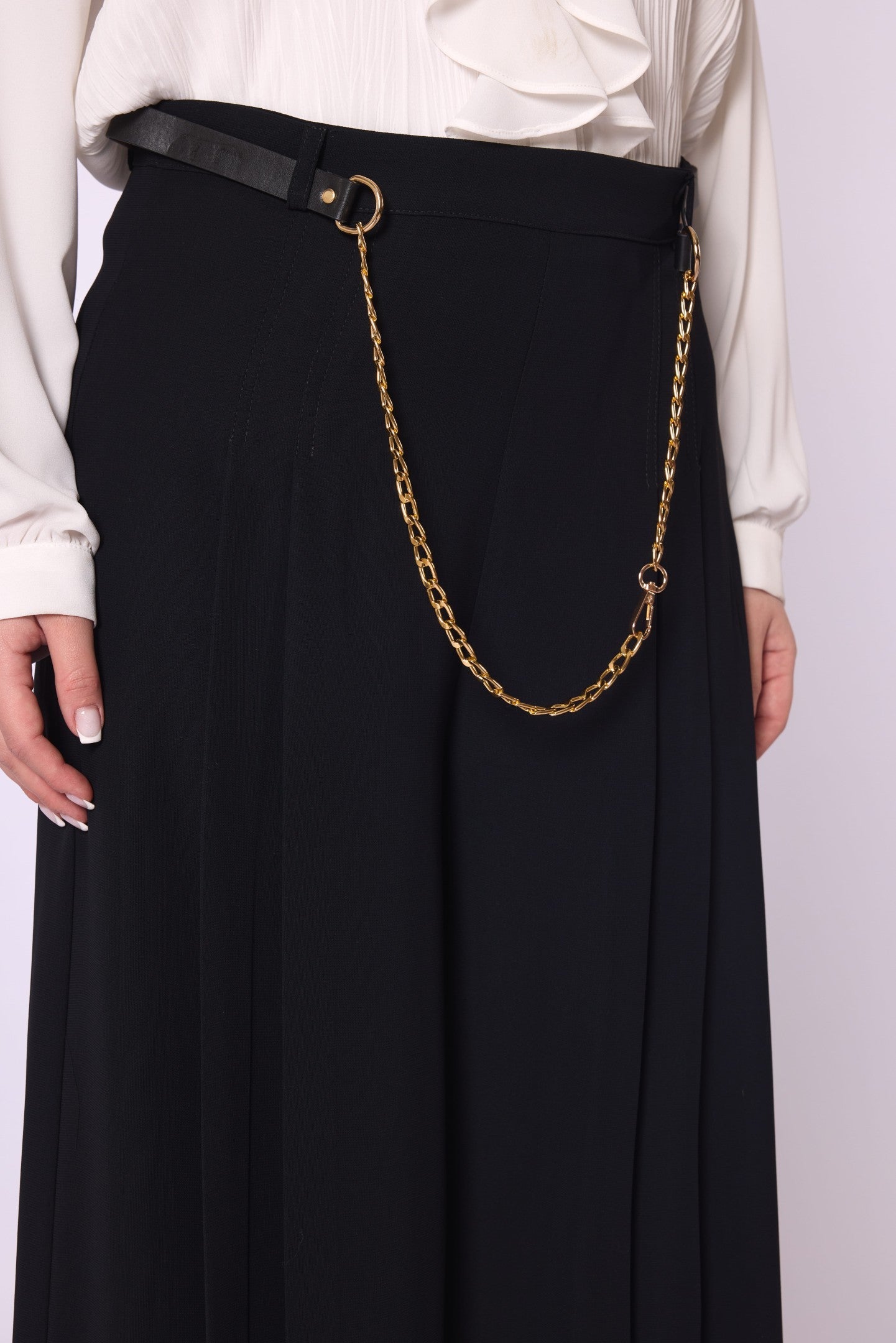 Chain Belt Pleated Relaxed Fit Pants