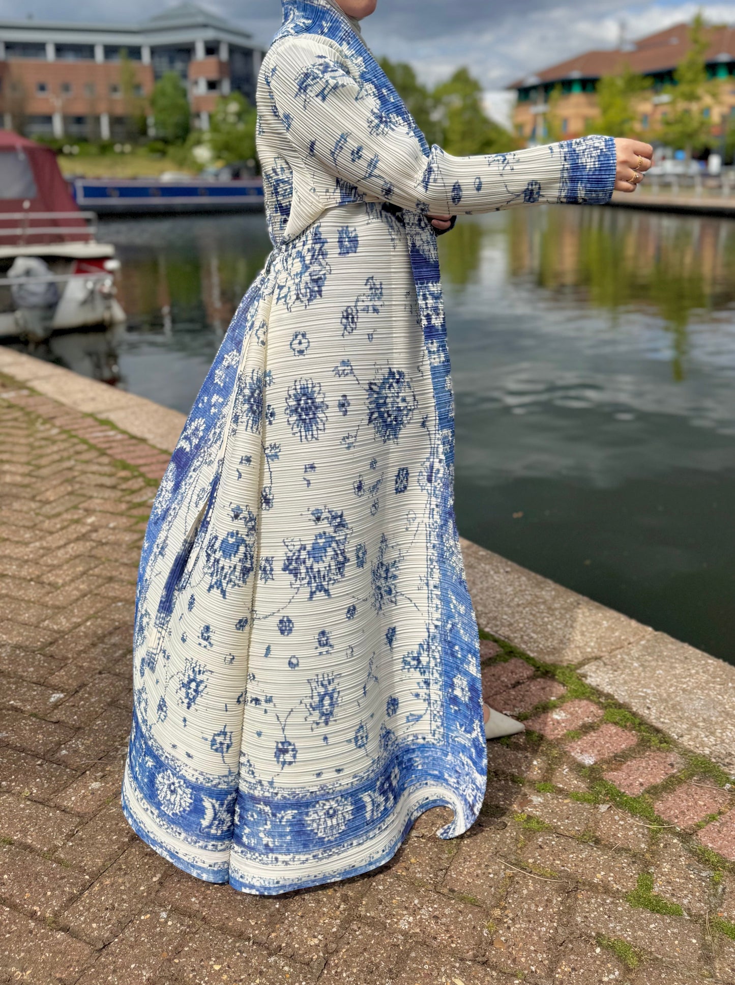 Azuri Pleated Abaya